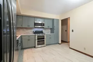 6065 Oakwood Rd, Woodbury, MN 55125 - Photo 3