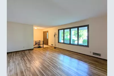 6065 Oakwood Road, Woodbury, MN 55125 - Photo 5