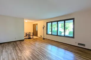 6065 Oakwood Rd, Woodbury, MN 55125 - Photo 5