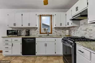 1016 Bluff Pointe Dr, Chaska, MN 55318 - Photo 13