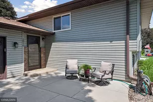 1016 Bluff Pointe Dr, Chaska, MN 55318 - Photo 3
