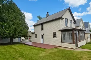 406 4th St NW, Chisholm, MN 55719 - Photo 1
