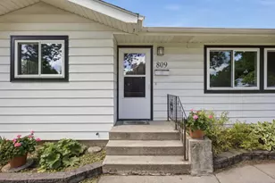 809 19th St N, Moorhead, MN 56560 - Photo 3