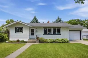 809 19th St N, Moorhead, MN 56560 - Photo 1