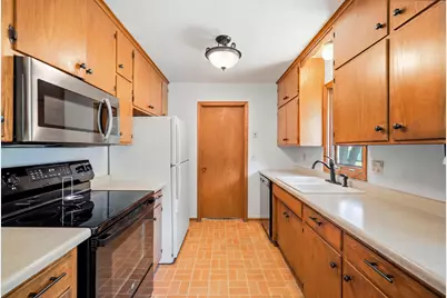 4909 Wisconsin Avenue N, New Hope, MN 55428 - Photo 11