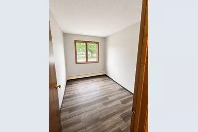 222 6th Street SW #2, Madelia, MN 56062 - Photo 5