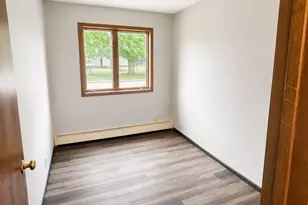 222 6th St SW, Madelia, MN 56062 - Photo 5