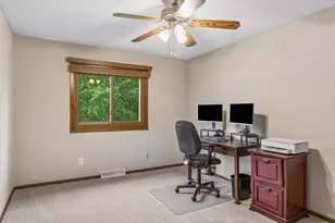 710 Clearbrook Ln, Vadnais Heights, MN 55127 - Photo 25