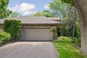 1140 Hollybrook Dr, Wayzata, MN 55391 - Photo 1