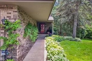 1140 Hollybrook Dr, Wayzata, MN 55391 - Photo 1