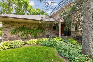 1140 Hollybrook Dr, Wayzata, MN 55391 - Photo 3