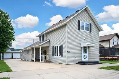 557 E 2nd Street, Winona, MN 55987 - Photo 1