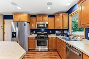 8594 Underwood Ln N, Maple Grove, MN 55369 - Photo 7
