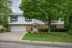 2863 Aglen St, Roseville, MN 55113 - Photo 3