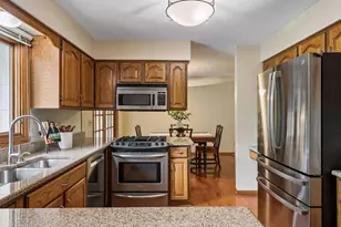 2863 Aglen St, Roseville, MN 55113 - Photo 15