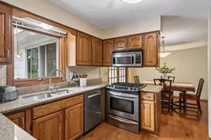 2863 Aglen St, Roseville, MN 55113 - Photo 13