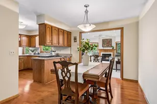 2863 Aglen St, Roseville, MN 55113 - Photo 9