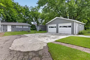 500 8th St SE, Braham, MN 55006 - Photo 5