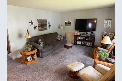 309 7th Avenue NE, Roseau, MN 56751 - Photo 3