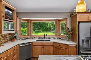 920 Pershing Cir, Burnsville, MN 55306 - Photo 5