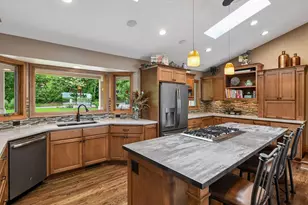 920 Pershing Cir, Burnsville, MN 55306 - Photo 3