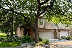 5725 Duncan Ln, Edina, MN 55436 - Photo 3