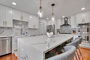 7001 Lanham Ln, Edina, MN 55439 - Photo 9