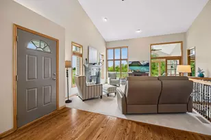 10730 Kiawah Dr, Eden Prairie, MN 55344 - Photo 3