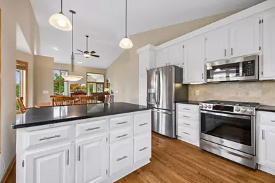 10730 Kiawah Drive, Eden Prairie, MN 55344 - Photo 19