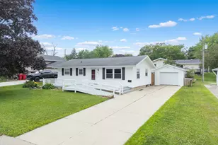 511 6th St NE, Stewartville, MN 55976 - Photo 1