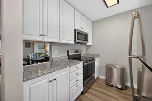 1916 Greenview Pl SW, Rochester, MN 55902 - Photo 5