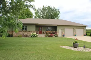 409 Fox Lake Ave, Sherburn, MN 56171 - Photo 5