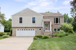 662 Pinewood Dr, Shoreview, MN 55126 - Photo 1