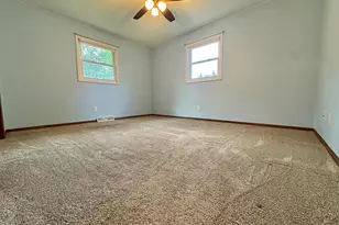 301 Southview Dr, Marshall, MN 56258 - Photo 11