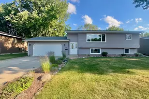 301 Southview Dr, Marshall, MN 56258 - Photo 1