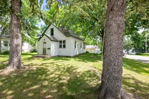 402 7th St NE, Staples, MN 56479 - Photo 3
