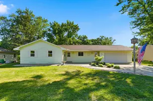 121 Hillcrest Dr, Belle Plaine, MN 56011 - Photo 1