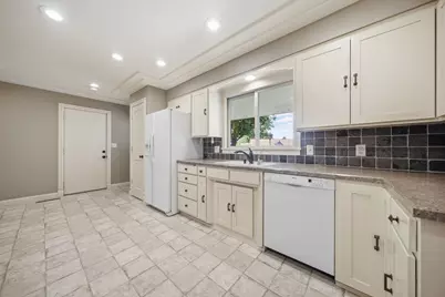 121 Hillcrest Drive, Belle Plaine, MN 56011 - Photo 5