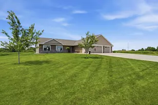 2752 9th Ave SE, Willmar, MN 56201 - Photo 3