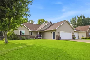 1102 28th St SW, Austin, MN 55912 - Photo 3