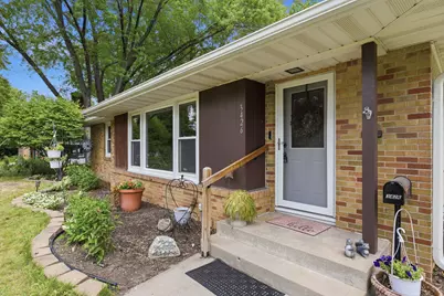 3426 Zenith Avenue N, Robbinsdale, MN 55422 - Photo 5