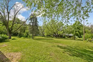 406 Ivanhoe Ave W, Northfield, MN 55057 - Photo 9