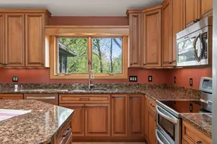 523 Wildwood Ave, Saint Paul, MN 55110 - Photo 9