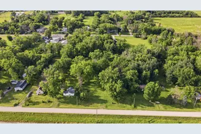 1309 28th Avenue NE, Austin, MN 55912 - Photo 3