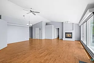 1002 Martha St, Duluth, MN 55805 - Photo 7