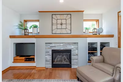 814 New Century Boulevard S, Maplewood, MN 55119 - Photo 3