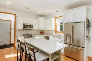814 New Century Blvd S, Maplewood, MN 55119 - Photo 9