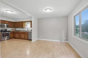 4250 Thornhill Ln, Vadnais Heights, MN 55127 - Photo 7