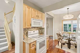 1971 Andrew Ct, Chanhassen, MN 55317 - Photo 9