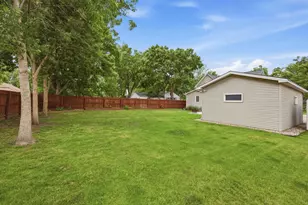 546 Erie St SE, Hutchinson, MN 55350 - Photo 25